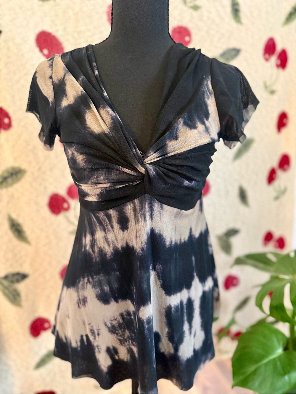 Sweet Pea by Stacy Frati Black and Cream Twist-Front Blouse